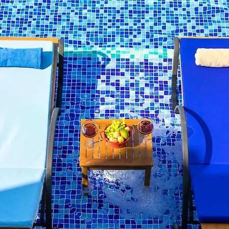 Villa Paris - Hill *